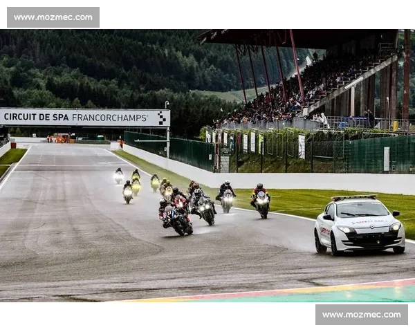 从赛道到终点中长跑比赛视频解析速度策略与耐力对决全过程复盘