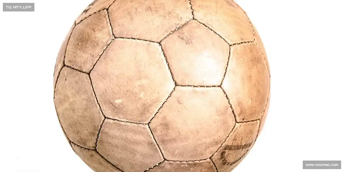 milan米兰🏒冰场飞驰，用速度点燃冬日里的热血激情！